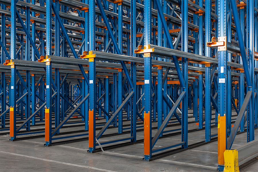 Koordinované inovácie vybavenia na podporu skladu na zvýšenie celkovej efektívnosti logistiky